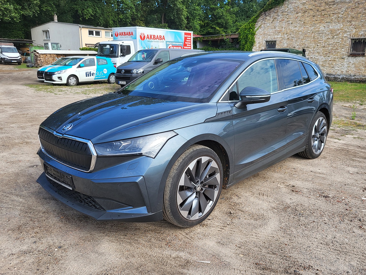 Elektrofahrzeug SKODA Enyaq iV 80 und Transporter aus Insolvenz